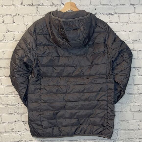 Amazon Men's Lightweight Water-Resistant Packable Hooded Puffer Jacket - Picture 3 of 10